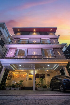 Exterior - Cozy Seven - 50m to North Railway Station (Kanayannur)
