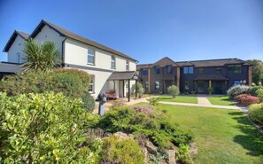 Exterior - Denbies Farmhouse Accommodation (Dorking)