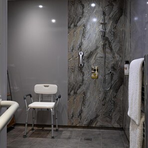 Bathroom - Denbies Farmhouse Accommodation (Dorking)