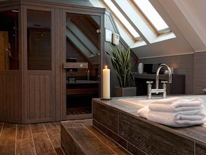 Bathroom - Gailes Restaurant Hotel (Irvine)