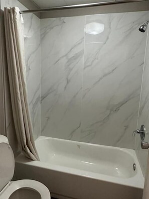 Bathroom - Scottish Inns Gordon Hwy (Augusta)