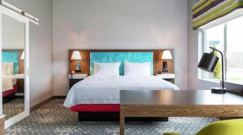 Hampton Inn Suites by Hilton Farmingdale Republic Airport