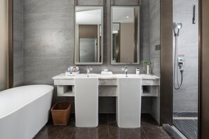 A modern bathroom with a bathtub, two sinks, and a shower. - Holiday Inn Express Pingchang (Bazhong)