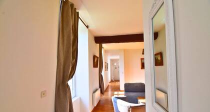 Royal Salon | Spacious duplex, table football, projector