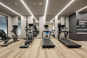 A modern gym with treadmills, elliptical machines, and stationary bikes. - Novotel Zibo New Hongcheng (Zibo)