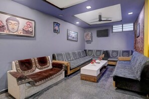 Living area - Hotel Red Rose Inn (Rajkot)