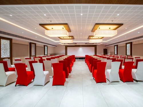 HOTEL SARADHA GRANDE
