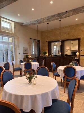 Dining - Chateau Gamage (Saint-Pey-de-Castets)