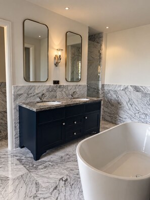 Bathroom - Chateau Gamage (Saint-Pey-de-Castets)
