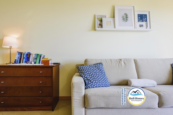 Living area - BnB Homes Ocean view Apartment with lovely Terrace, Swimming pool & Tennis court (Albufeira, Portugal)