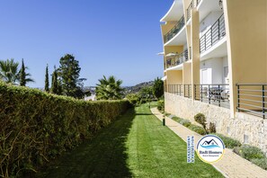 Property grounds - BnB Homes Ocean view Apartment with lovely Terrace, Swimming pool & Tennis court (Albufeira, Portugal)