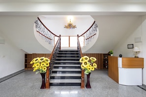 Lobby - Alaya Stays Key Shree Bhawan 2BHK Apt (Bhowali Range)