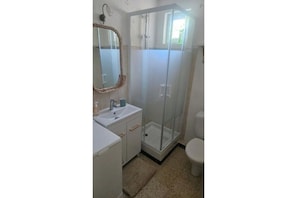Unclassified image, 5 of 17, button - Vrbo Property (Quissac)