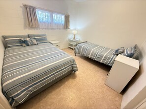 Room - The Gull & Crab- Esplanade position! (Stansbury)