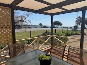 Outdoor dining - The Gull & Crab- Esplanade position! (Stansbury)