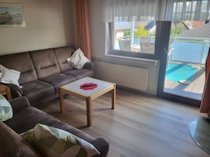 Living area - Apartment 'Freiling' with Balcony and Wi-Fi (Dautphetal)