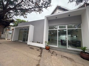 Unclassified image, 4 of 6, button - 504 ANGENFOR CONDOMINIUM (Luanda)