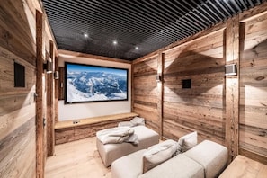 Interior - Luxury Mountain Chalet with Jacuzzi, Sauna & Hammam near Mont Blanc (Saint-Gervais-les-Bains)