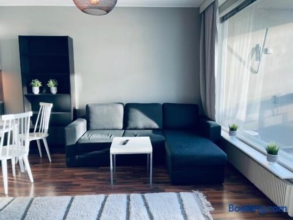 Living area - 1 Min To Metro & Mall | Dedicated Working Space (Espoo)