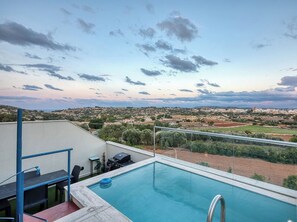 Pool - 2BR Penthouse, Private Rooftop Pool & Views - WIFI (Żurrieq)