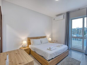 Room - 2BR Penthouse, Private Rooftop Pool & Views - WIFI (Żurrieq)