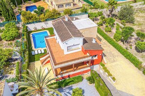 A multi-story residential building with a swimming pool, a covered patio, and a landscaped garden. - Villa Mahon - Six Bedroom Villa, Sleeps 12 (Javea)