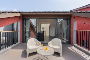 Outdoor dining - ELIVAAS Signature Coco Baia 3BHK Villa (Marra)