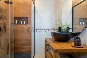 Bathroom - Civico 53 
Your Charming Retreat in the Heart of Sassari (Sassari)