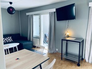 Living area - Everything Walkable: Metro, Shopping Center, Beach (Espoo)