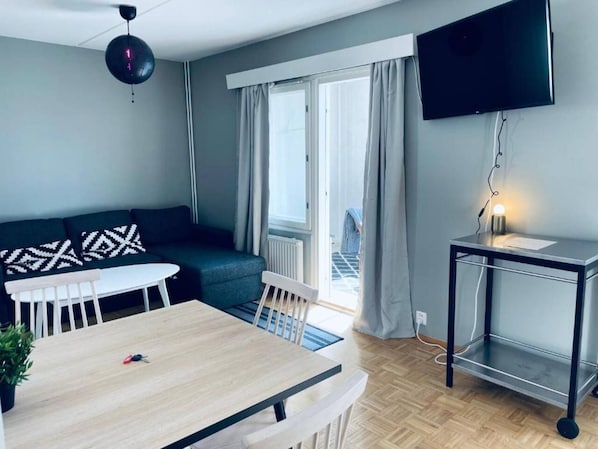 Living area - Everything Walkable: Metro, Shopping Center, Beach (Espoo)