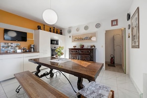 Dining - Bed and Breakfast 'Chambre Dorée' with Shared Garden and Wi-Fi (Granville)