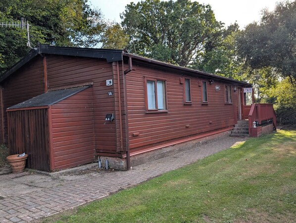 Exterior - Peaceful Woodland Lodge -Quite, Pet-Friendly Getaway for Your Family and Friends (Downton)
