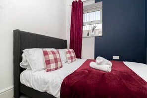 Room - Spacious and stylish 3 bedroom home,fully equipped kitchen and relaxing bedrooms (Jarrow)