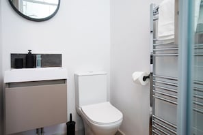 Bathroom - Stylish Ensuite room at Settle Southampton (Southampton)
