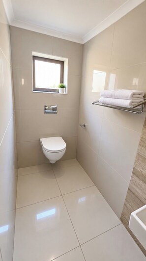 Bathroom - Tulip by Amaryllis Sunnyside (Blantyre)