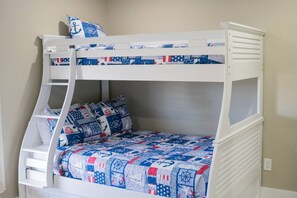 A bunk bed with a quilted bedspread featuring nautical and patriotic designs. - Amazing Canal Home, Heated Pool, Spa & Fishing (Cape Coral)