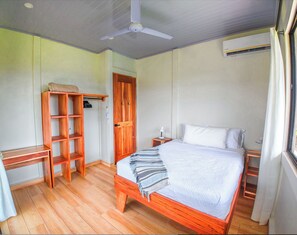 Room - 3BR Peaceful Country House Retreat Near Venado Caves, Río Celeste & La Fortuna (san carlos)