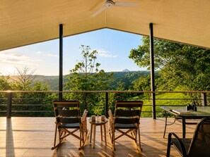 Outdoor dining - 3BR Peaceful Country House Retreat Near Venado Caves, Río Celeste & La Fortuna (san carlos)