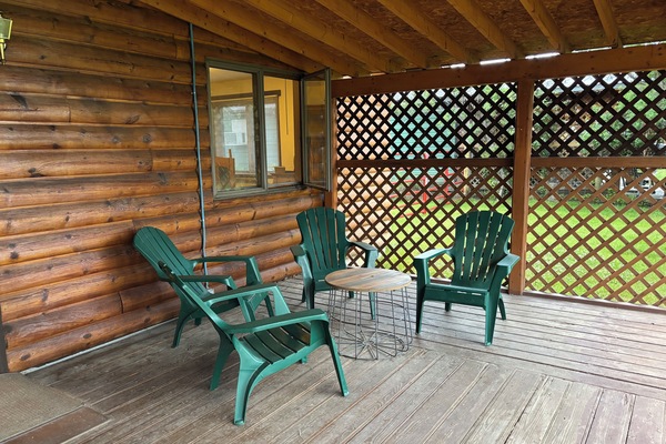 Seating for 10 on the back porch.