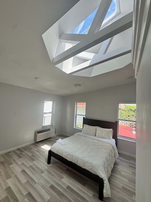 Room - The Grateful Trail House- Garcia (Cumberland)