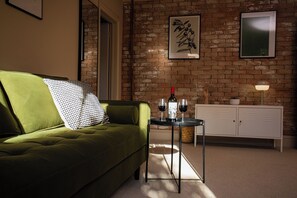 Living area - Stylish 2-bedroom apartment in Southampton perfect for cosy stays (Southampton)