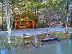 Exterior - Fishing Frenzy Funhouse: Hot Tub/Lakefront Fishing/15 Minutes to Attractions! (Sevierville)