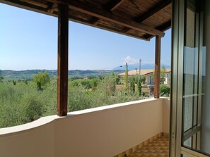 A balcony with a view of a rural landscape, including fields and distant mountains. - Mediterranean Coast: airport, train stations, beach, museums 10 minutes away, skiing 50 minutes away (Abruzzo)