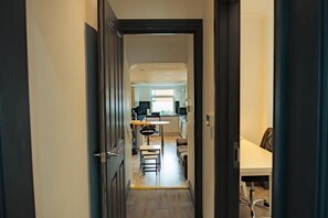 Interior - Crwys Road 4-Bed Apartment, Near City Centre, Great for Long Stays (Cardiff)
