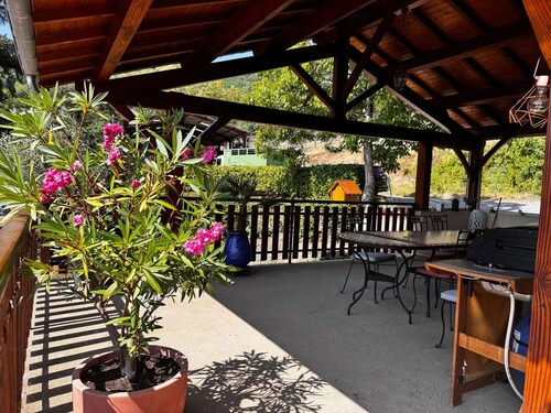 Cottage 'Gite D'étape À L'orée Du Bois' with Private Garden and Wi-Fi