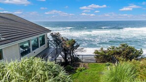 A coastal house with a view of the ocean, featuring a balcony and a garden. - Sundown Cliffs- Premium Coastal Getaway with Breathtaking Ocean Views & Sunsets (Cloverdale)