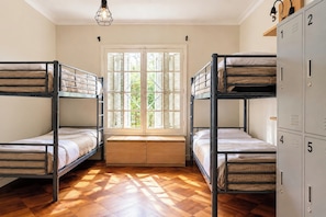 Room - Yogi Hostels (Santiago)