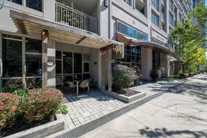 A building with a balcony, a sign indicating 'Bastion Street,' and a number '37' on the facade. - 2-Bedroom Condo Townhouse | Fort York & Lake Access (Toronto)