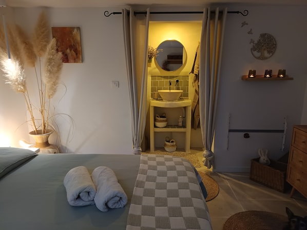 Room - Separate bedroom with bathroom and toilet (Verfeil)