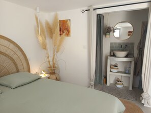 Room - Separate bedroom with bathroom and toilet (Verfeil)